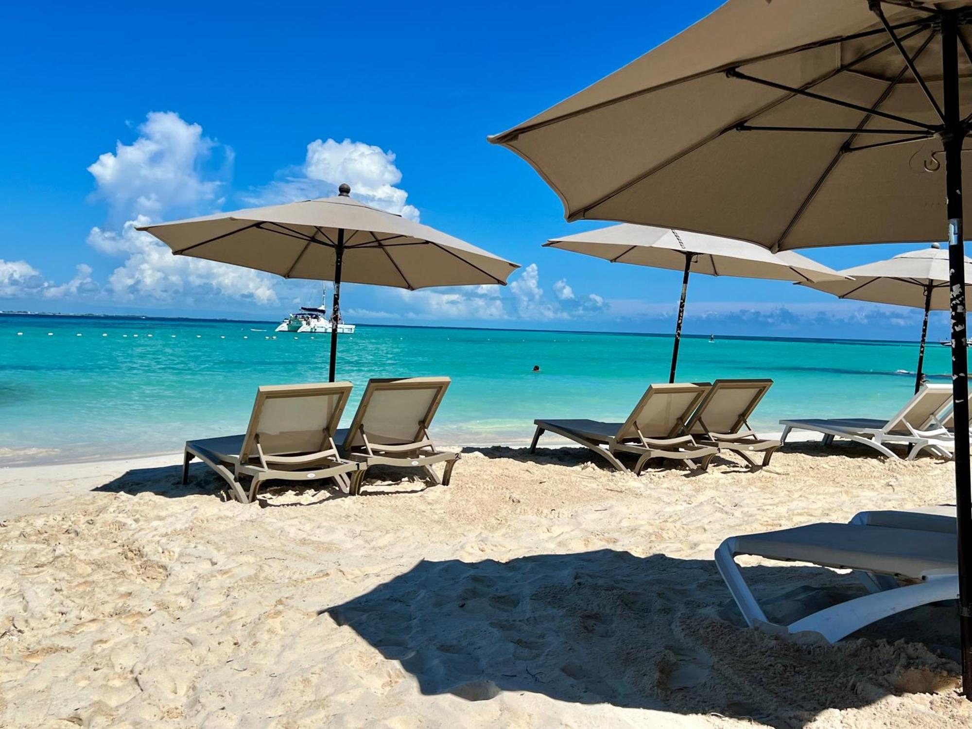 Cuxos Hotel Beachfront 女人岛 外观 照片