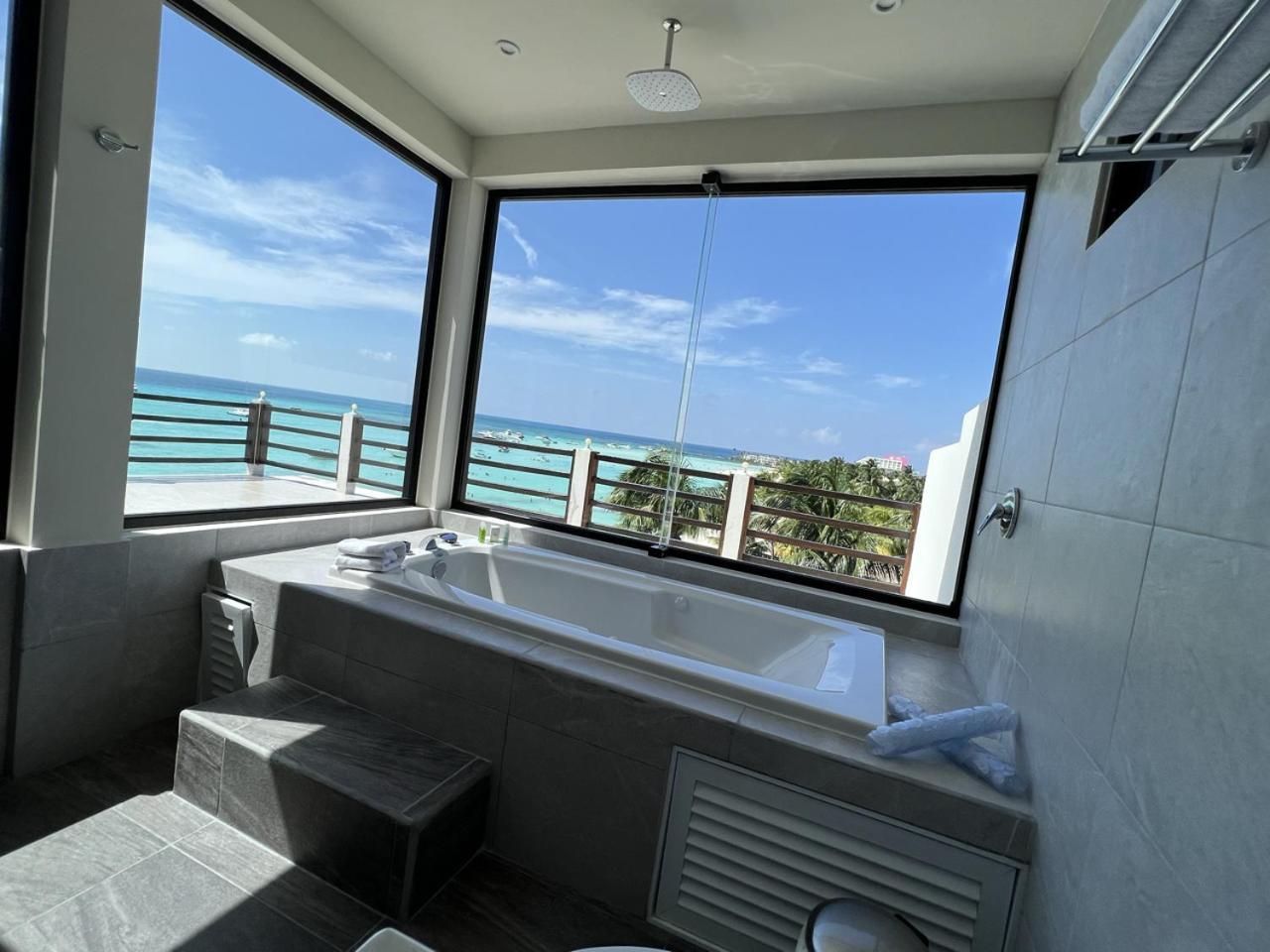 Cuxos Hotel Beachfront 女人岛 外观 照片