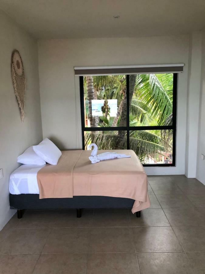 Cuxos Hotel Beachfront 女人岛 外观 照片